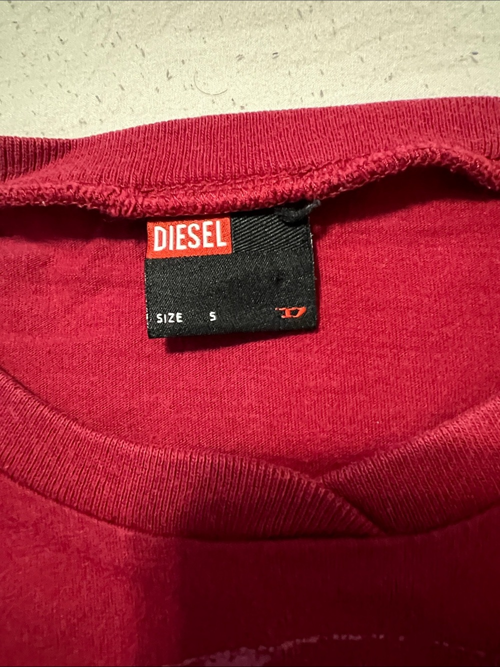 Vintage Diesel sleeveless graphic muscle tee in burgundy with white print - Picture 2 of 3